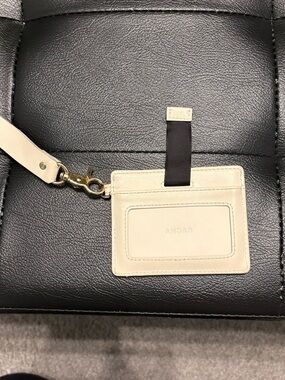 Cream Andar Leather Cardholder Badge Holder
